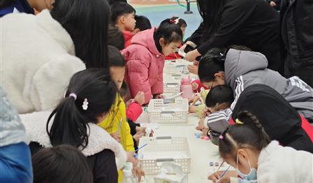 聚焦一线 | 人居智慧公司起劲营造春节“喜”气